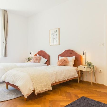 Top Location City Centre Condo In Historic Building With Free Garage Parking Ljubljana Dış mekan fotoğraf
