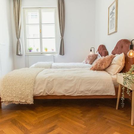 Top Location City Centre Condo In Historic Building With Free Garage Parking Ljubljana Dış mekan fotoğraf
