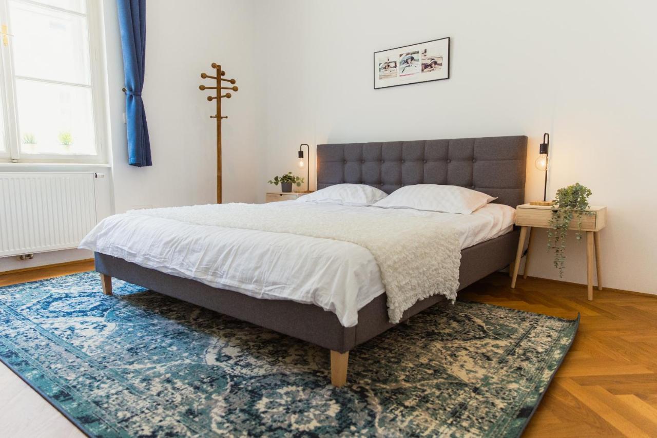 Top Location City Centre Condo In Historic Building With Free Garage Parking Ljubljana Dış mekan fotoğraf