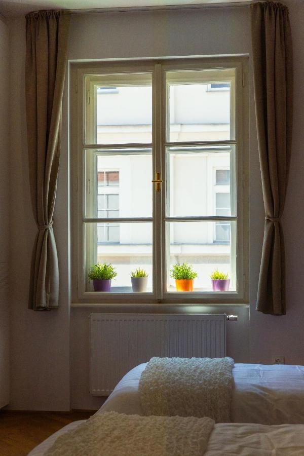 Top Location City Centre Condo In Historic Building With Free Garage Parking Ljubljana Dış mekan fotoğraf