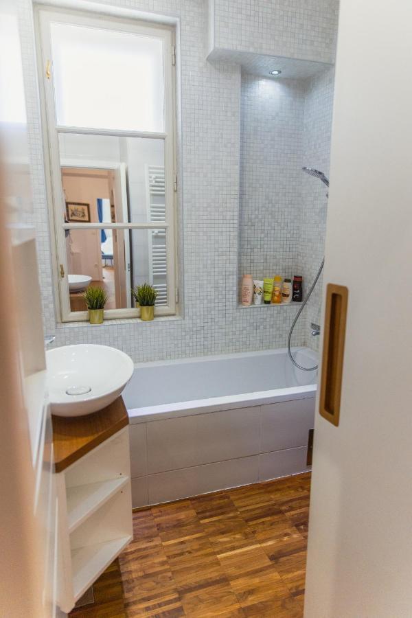 Top Location City Centre Condo In Historic Building With Free Garage Parking Ljubljana Dış mekan fotoğraf